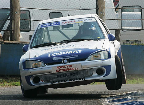 Morten Jespersen afforsker de fysiske love i sin fight for EM-medalje i Rally Cross.